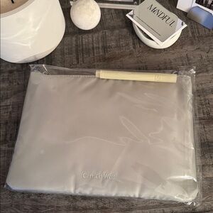NWT Cloth & Paper Pouch + Highlighter | Soft Green